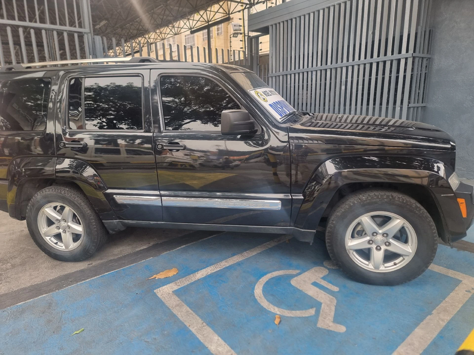2010 Jeep Cherokee Limited — photo 4