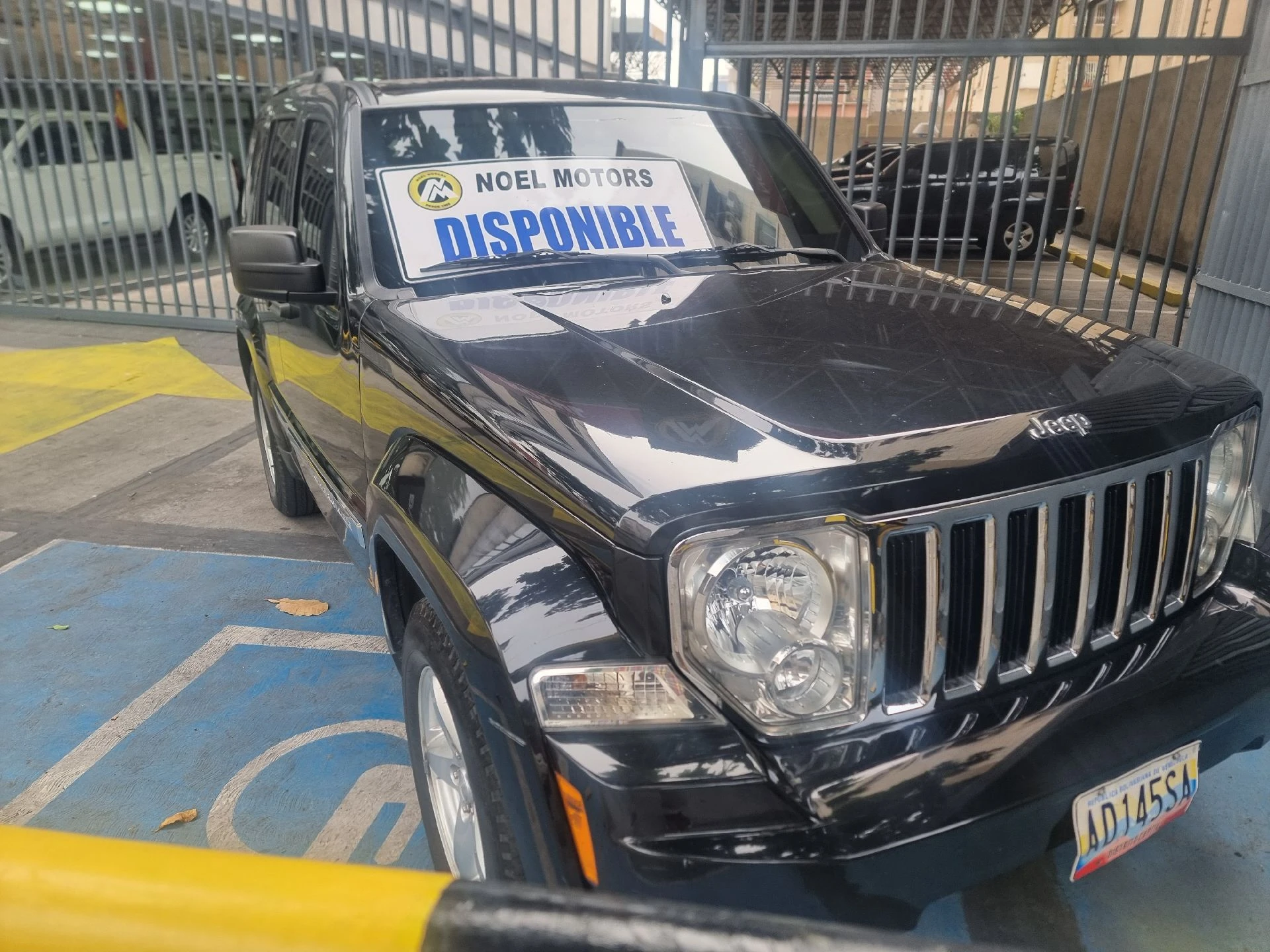 2010 Jeep Cherokee Limited — photo 7