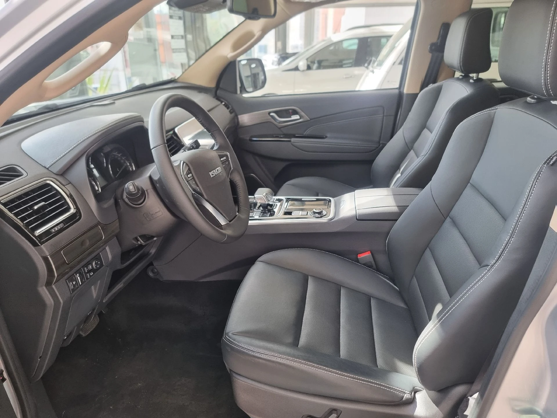2025 Isuzu MU-X Gtdi — photo 2