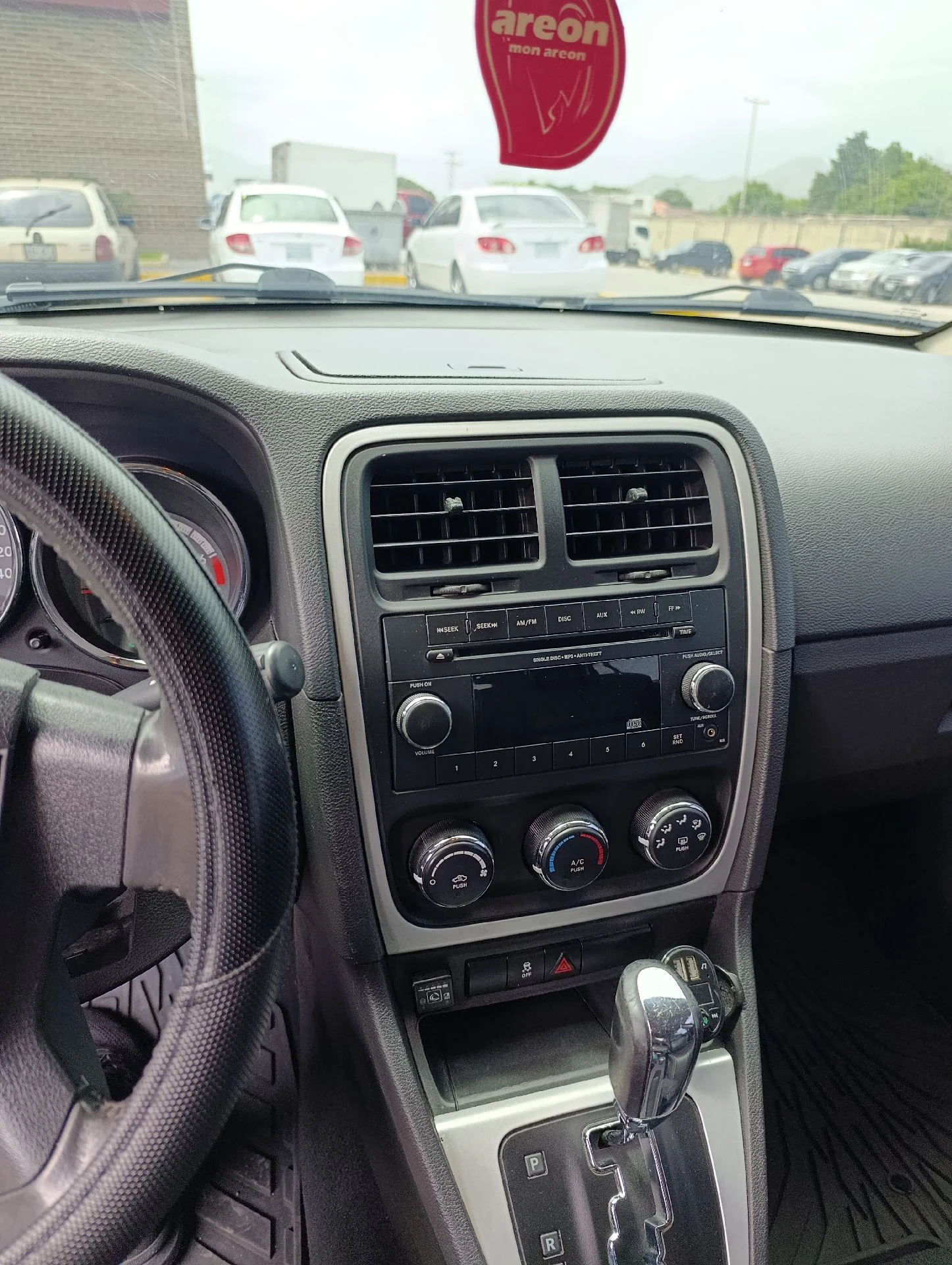 2011 Dodge Caliber LX — photo 4
