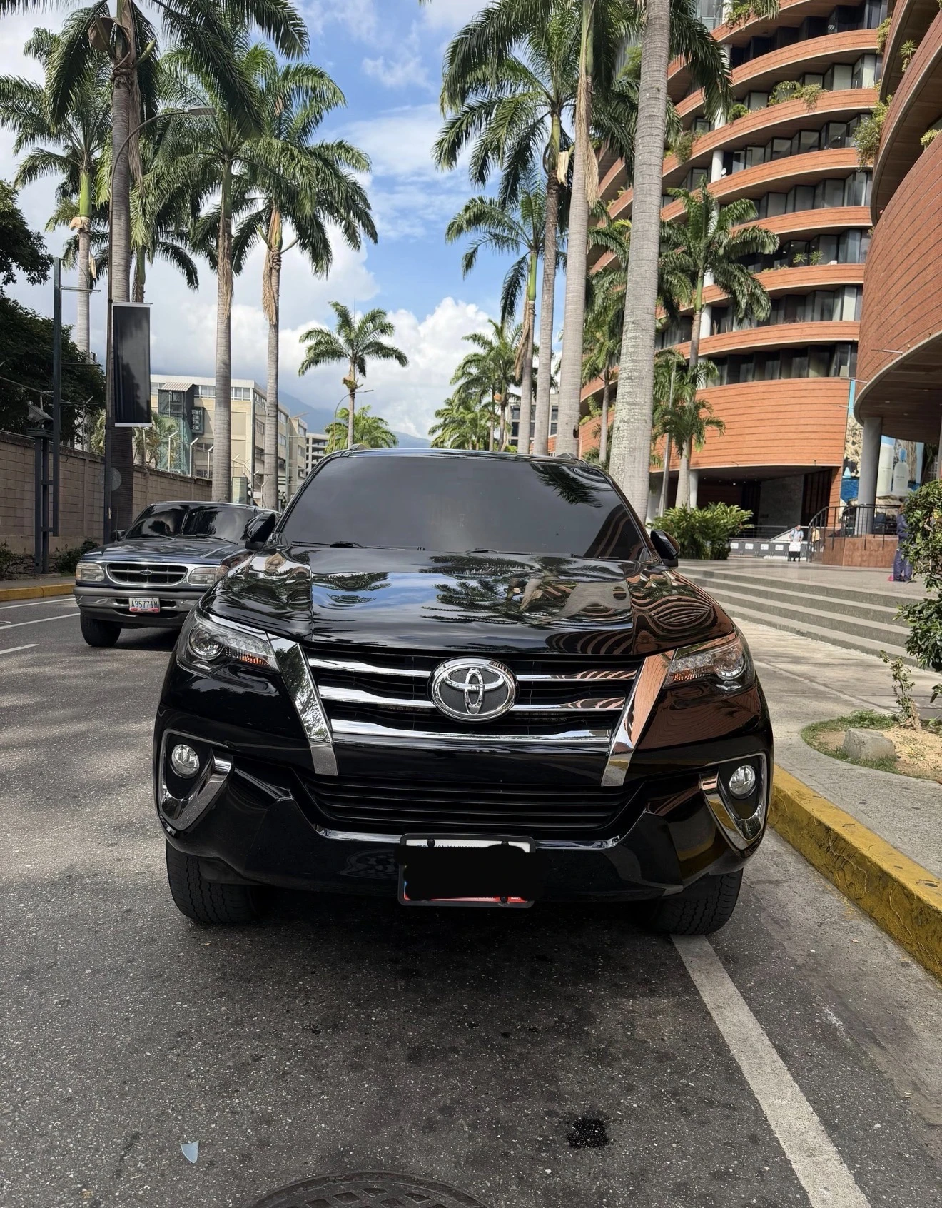 2020 Toyota Fortuner SR5 v6 — photo 4