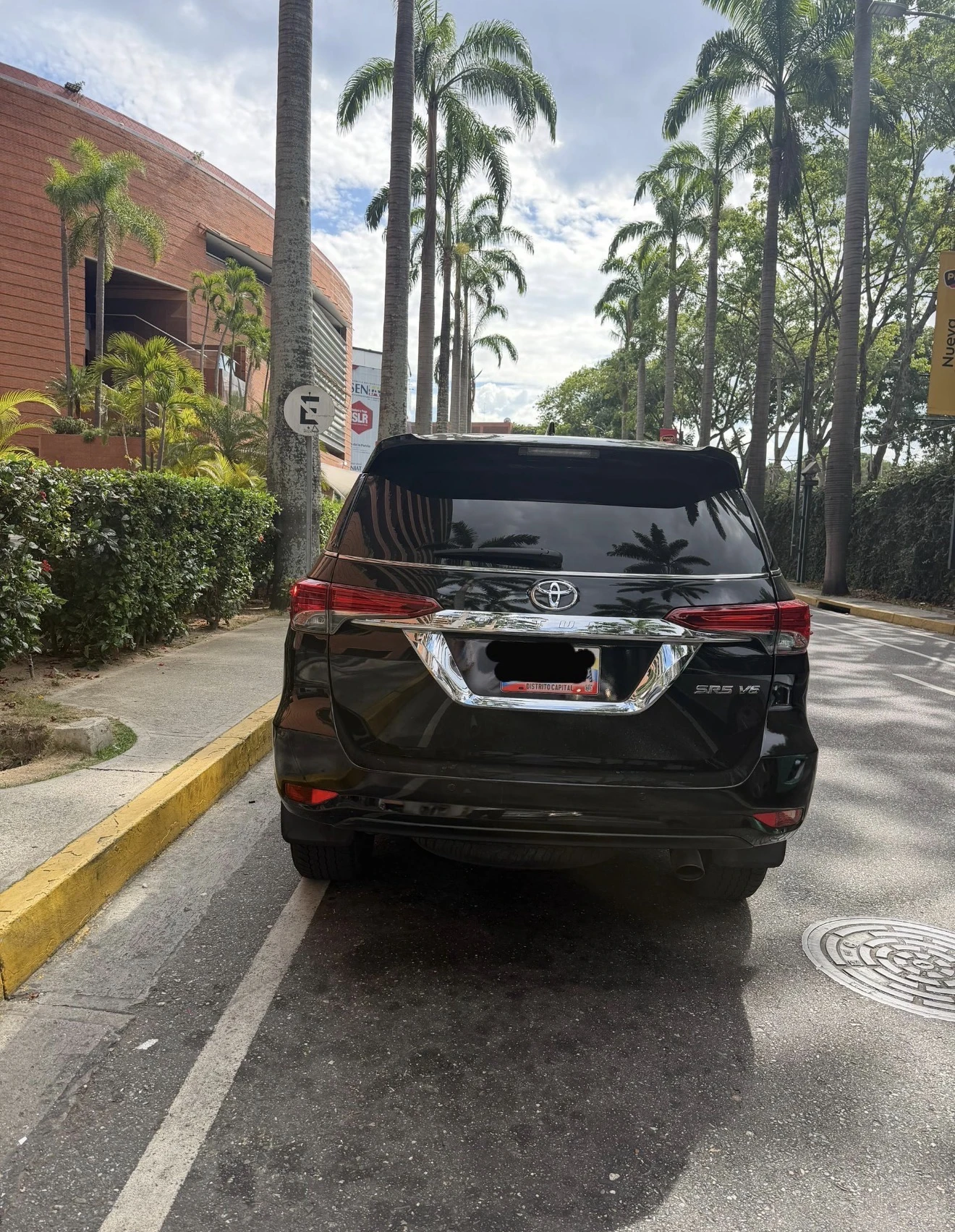 2020 Toyota Fortuner SR5 v6 — photo 5