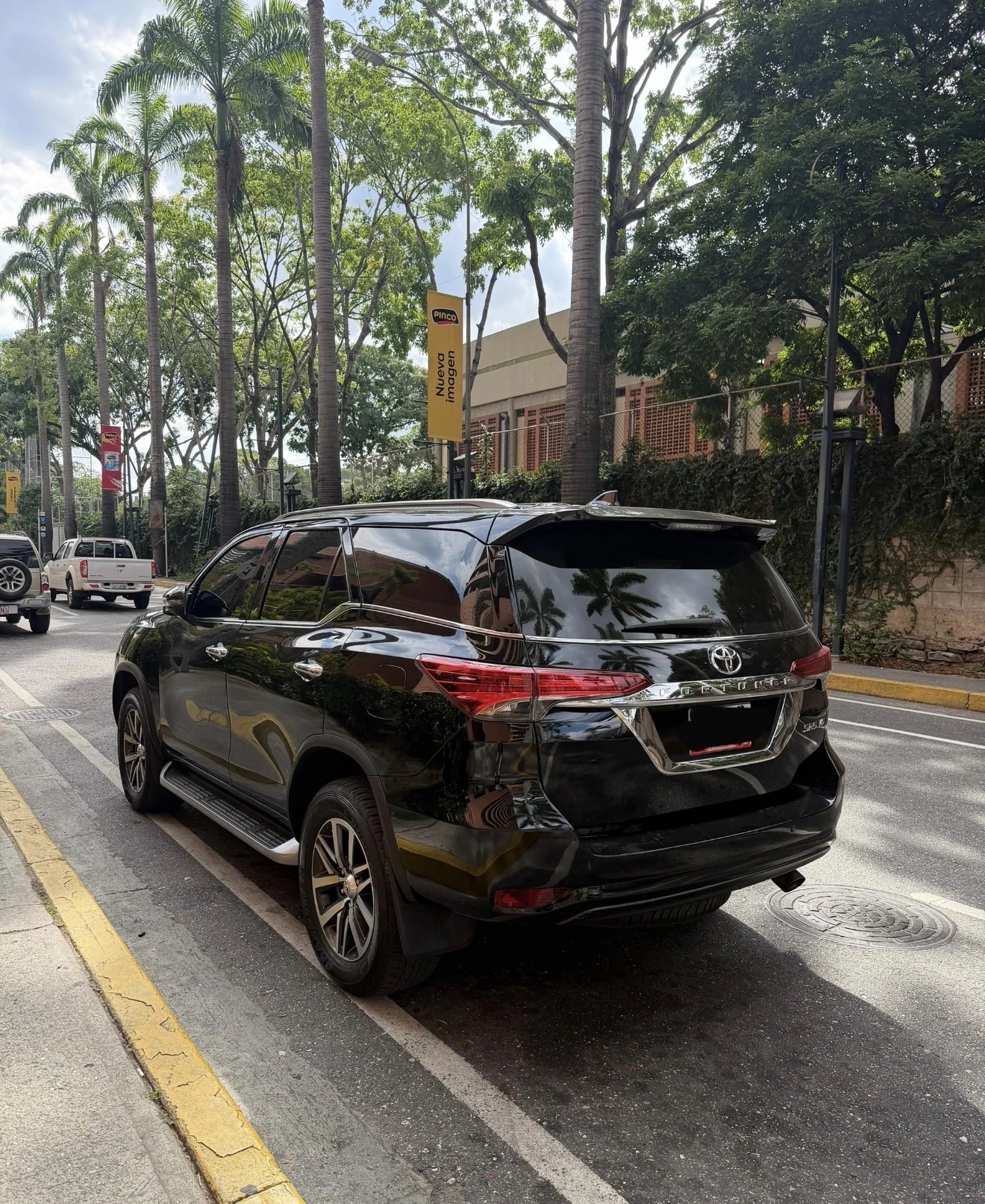 2020 Toyota Fortuner SR5 v6 — photo 7