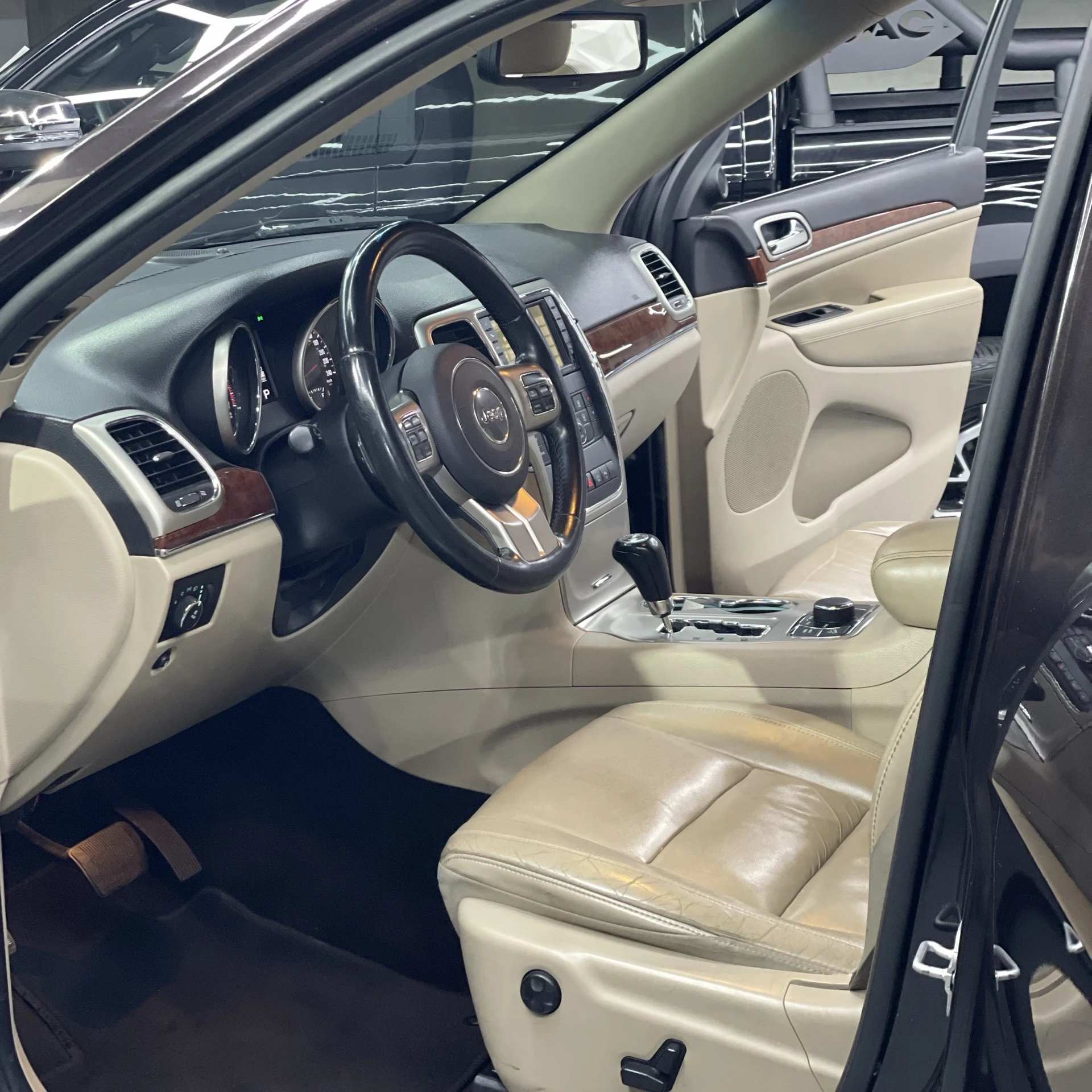 2013 Jeep Grand Cherokee Limited — photo 7
