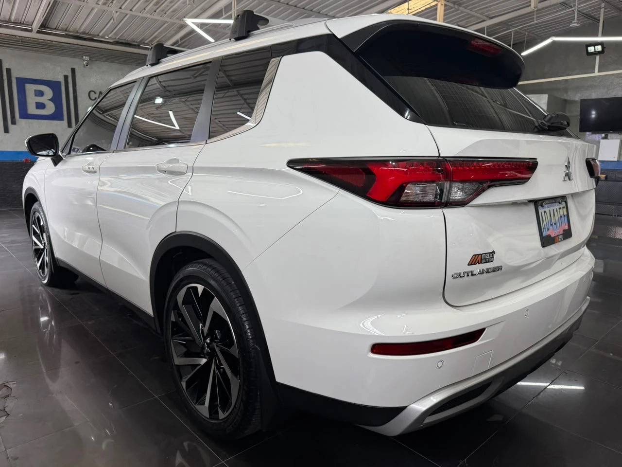 2024 Mitsubishi Outlander Sport wagon — photo 2