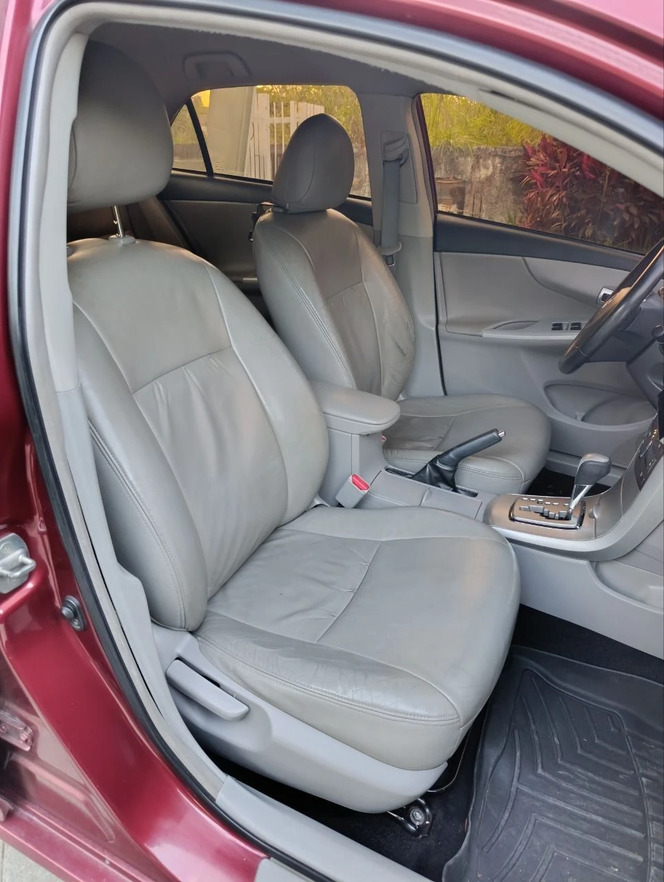 2013 Toyota Corolla GLI — photo 15