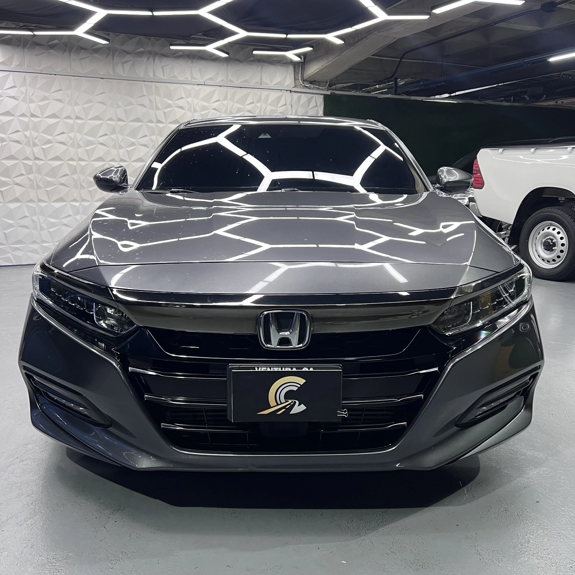 2020 Honda Accord — photo 2