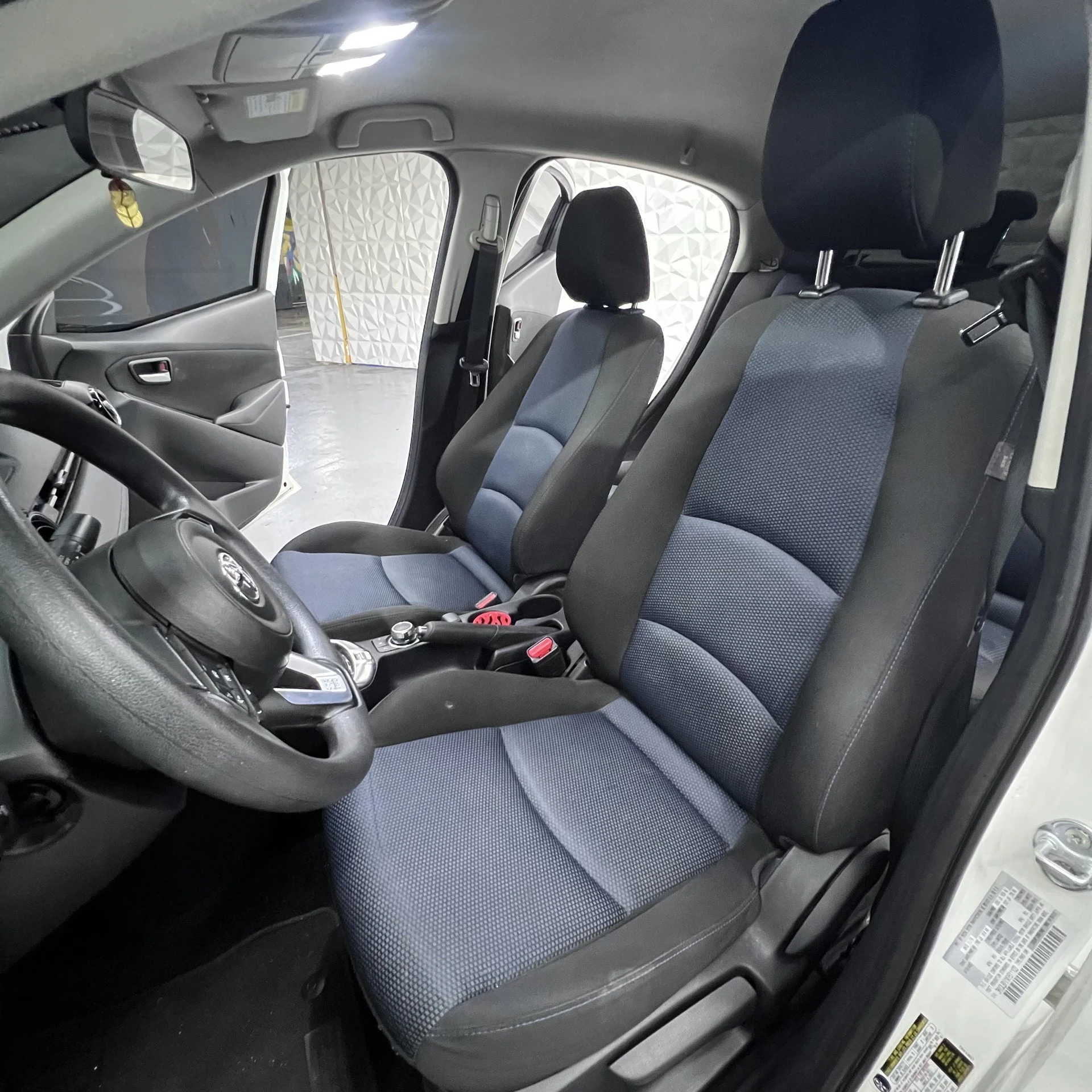 2019 Toyota Yaris R — foto 2