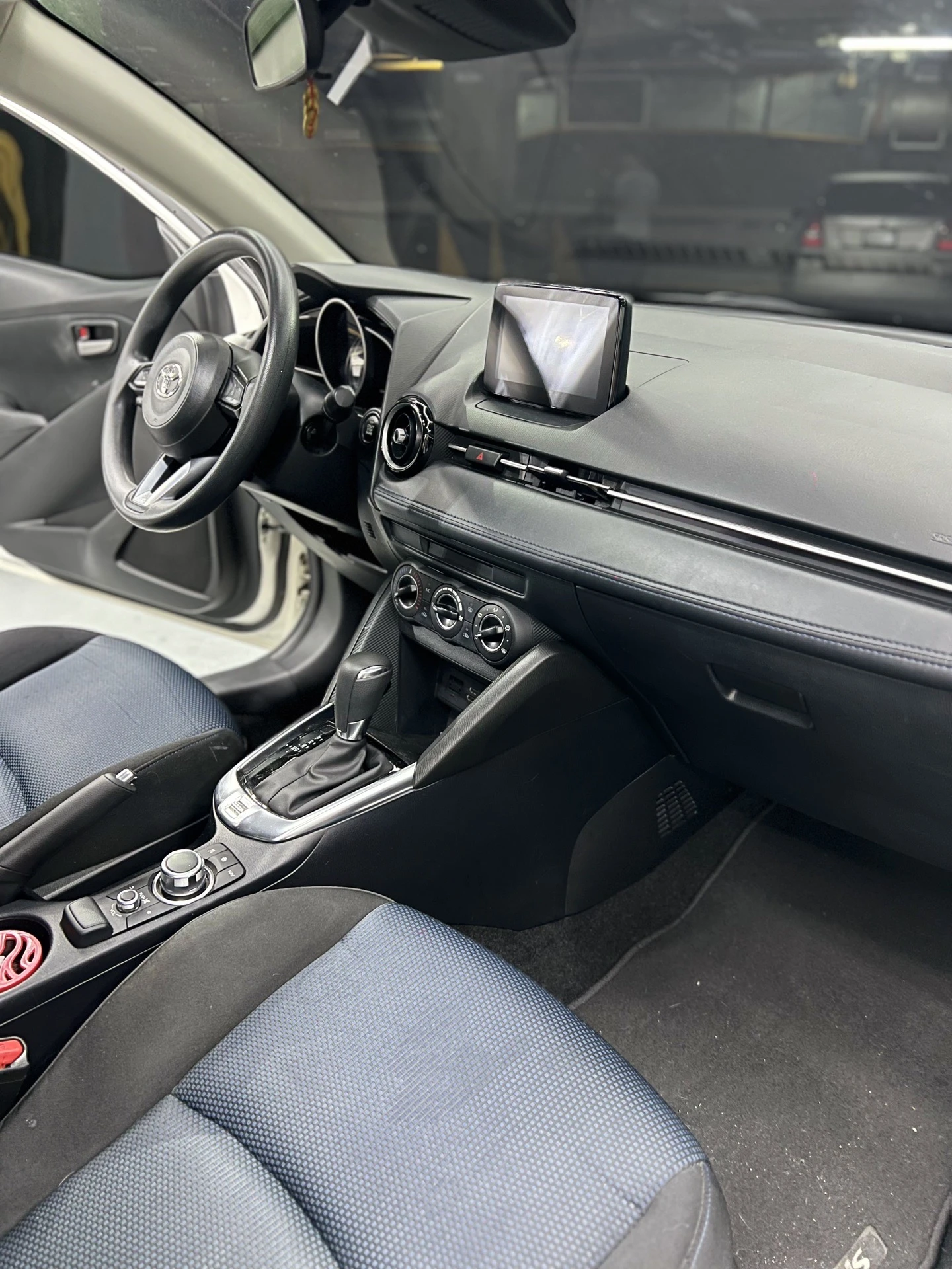 2019 Toyota Yaris R — foto 4