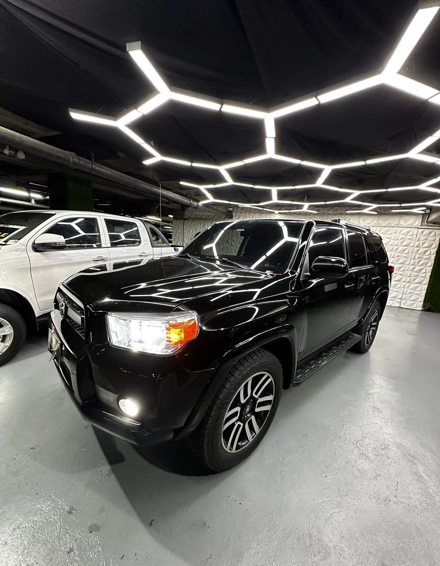 2011 Toyota 4Runner SR5 — photo 2