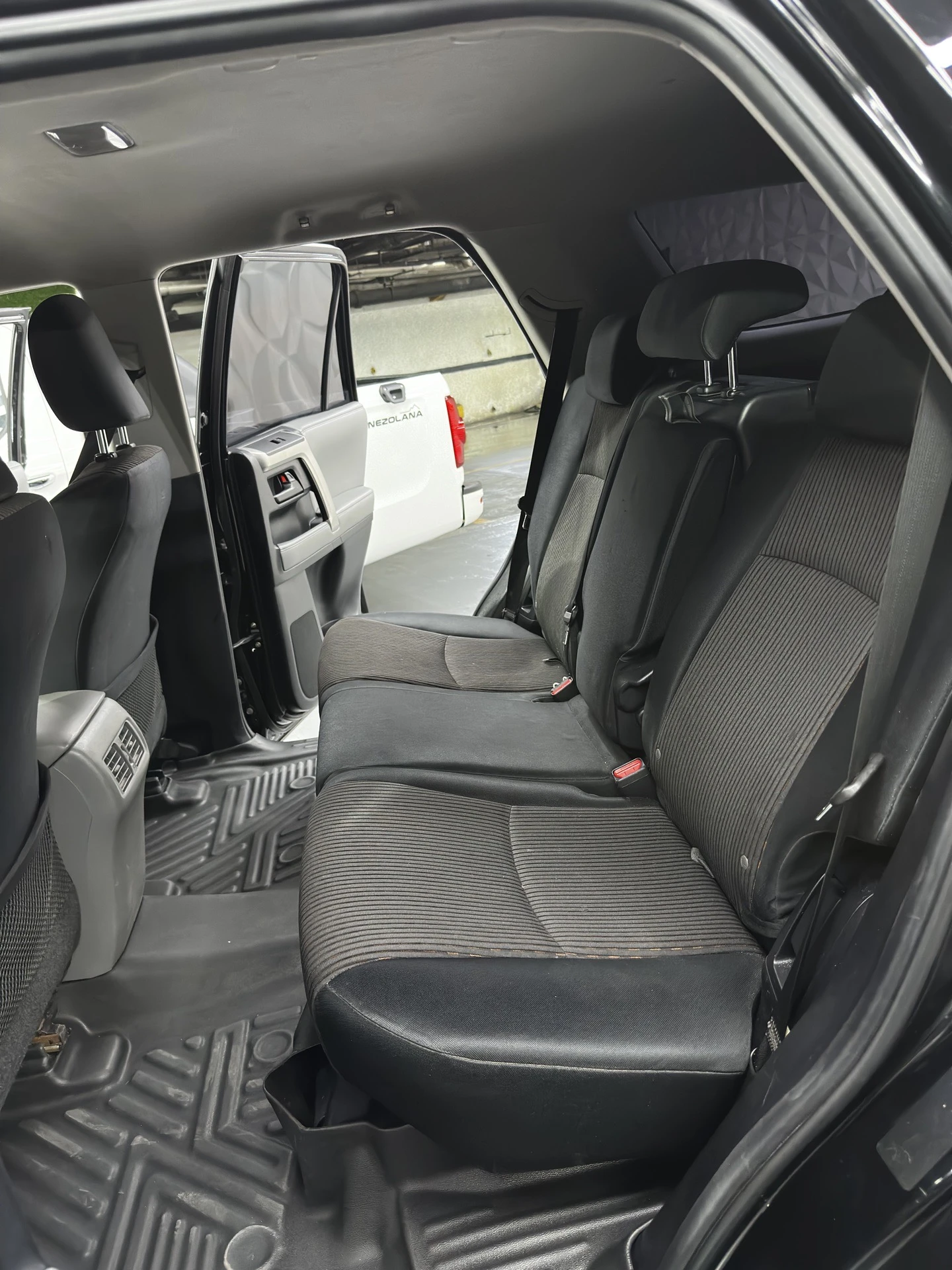 2011 Toyota 4Runner SR5 — photo 4