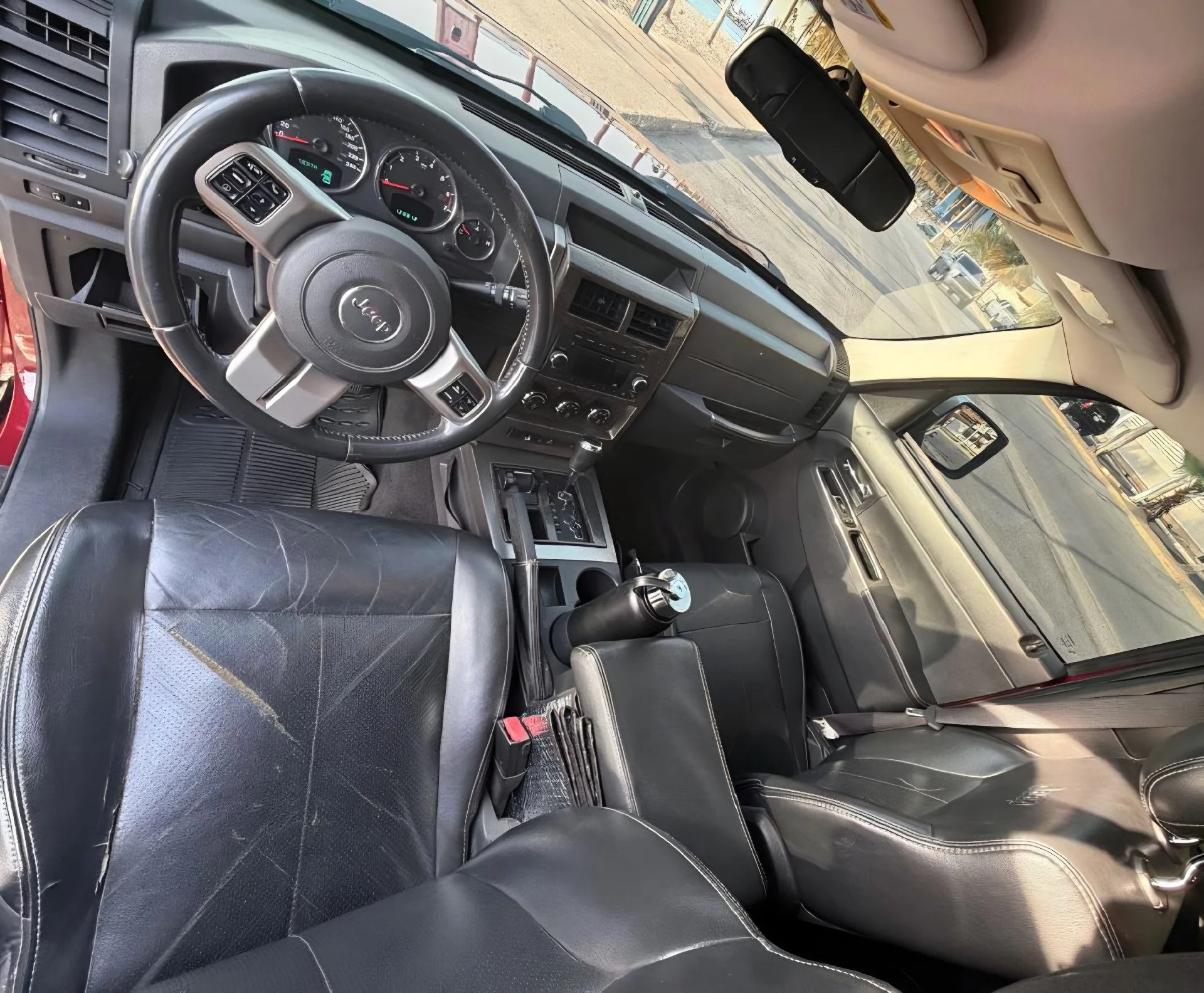 2011 Jeep Liberty LIMITED — photo 2