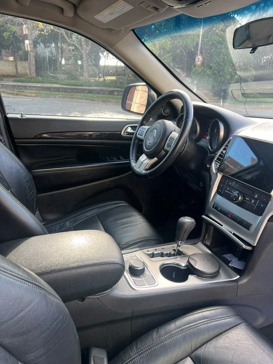 2012 Jeep Grand Cherokee — photo 4