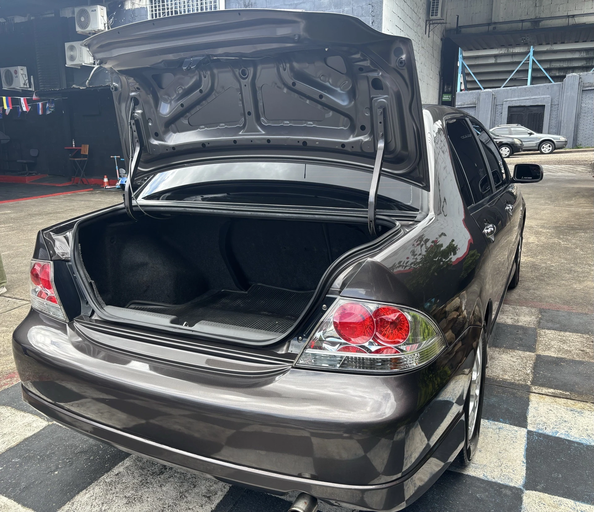 2013 Mitsubishi Lancer Touring — photo 9