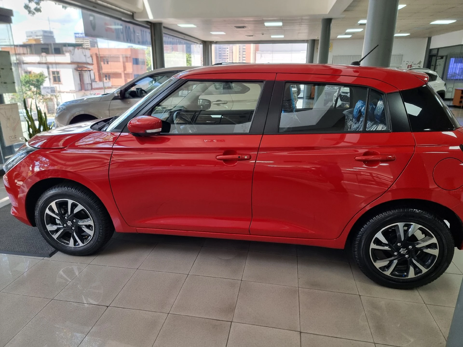 2025 Suzuki Swift GLX — photo 4