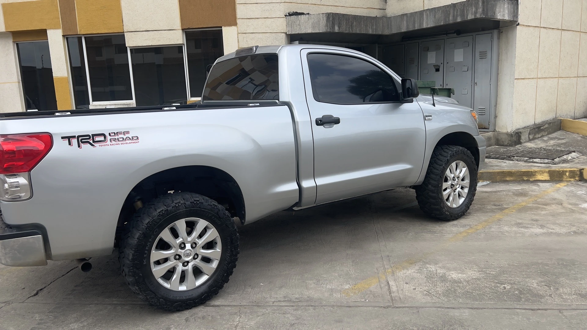 2009 Toyota Tundra — photo 2