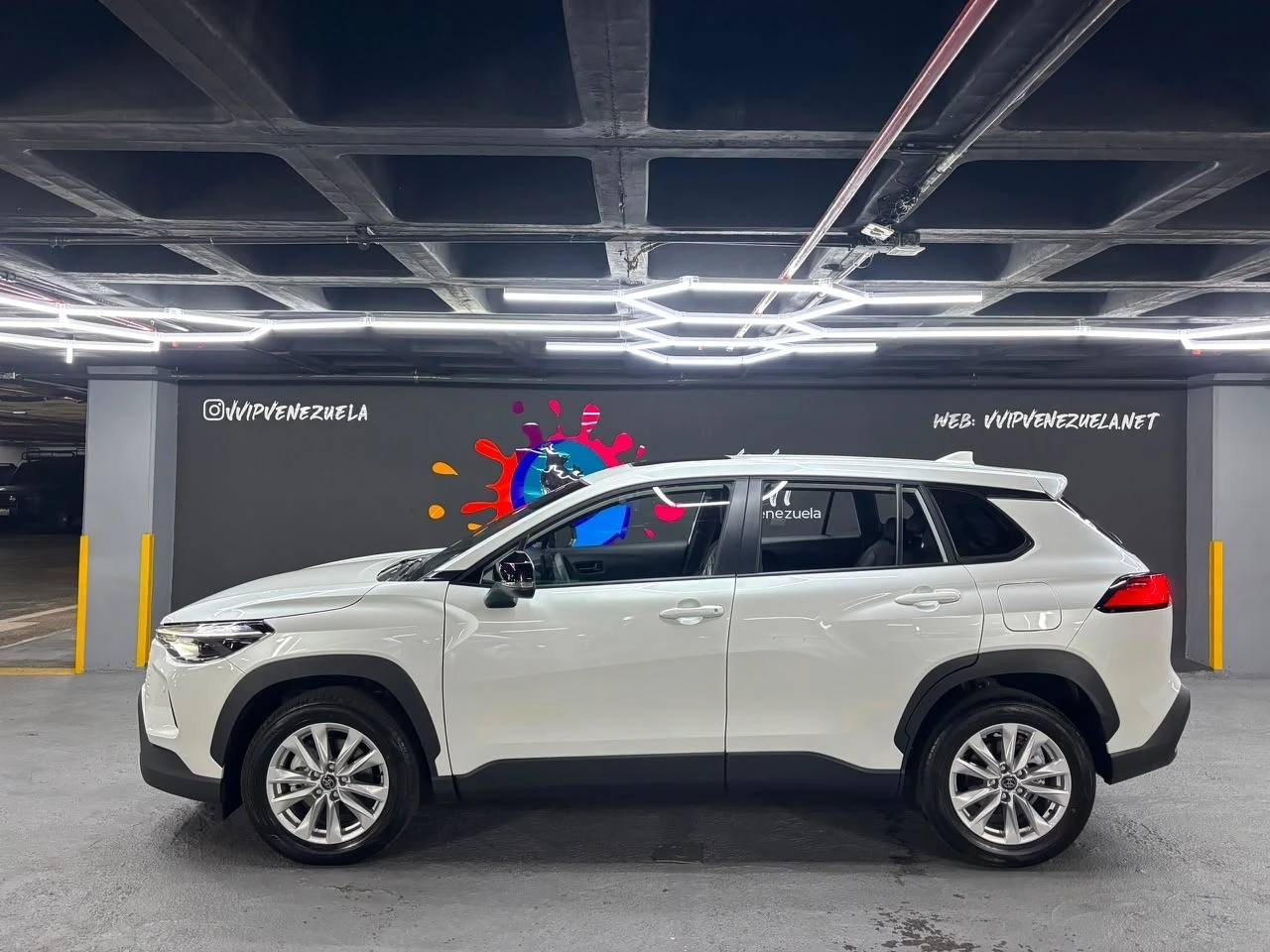 2026 Toyota Corolla Cross Luxury — photo 4