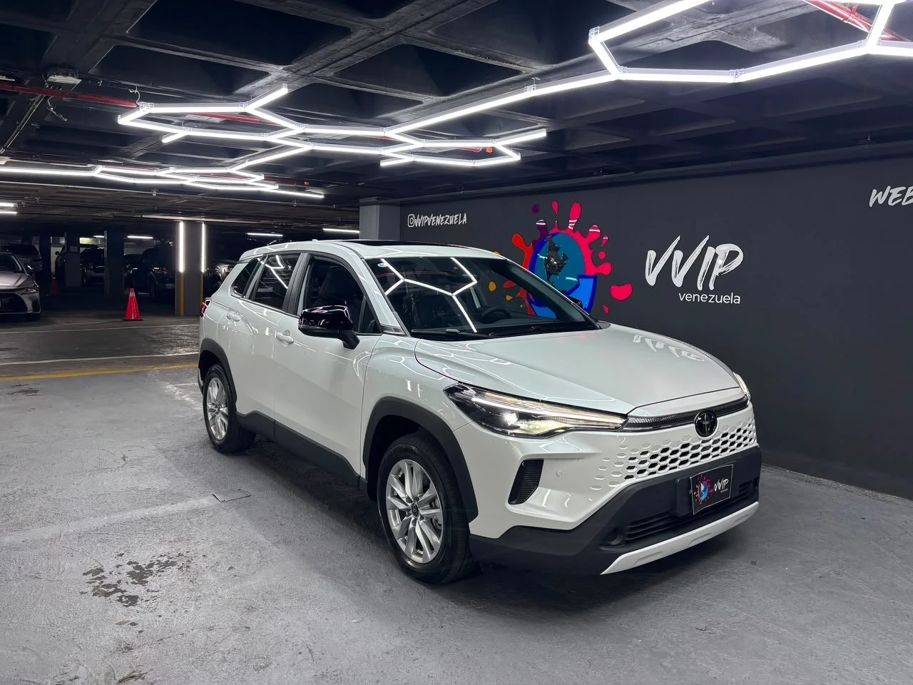 2026 Toyota Corolla Cross Luxury — photo 3