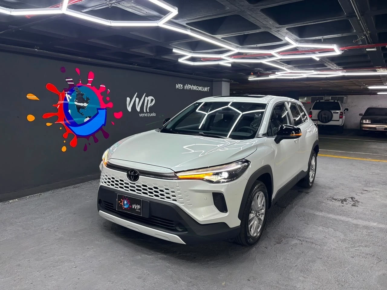 2026 Toyota Corolla Cross Luxury — photo 2