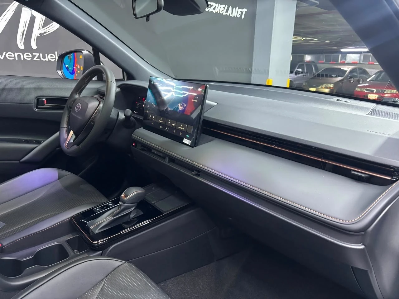 2026 Toyota Corolla Cross Luxury — photo 9