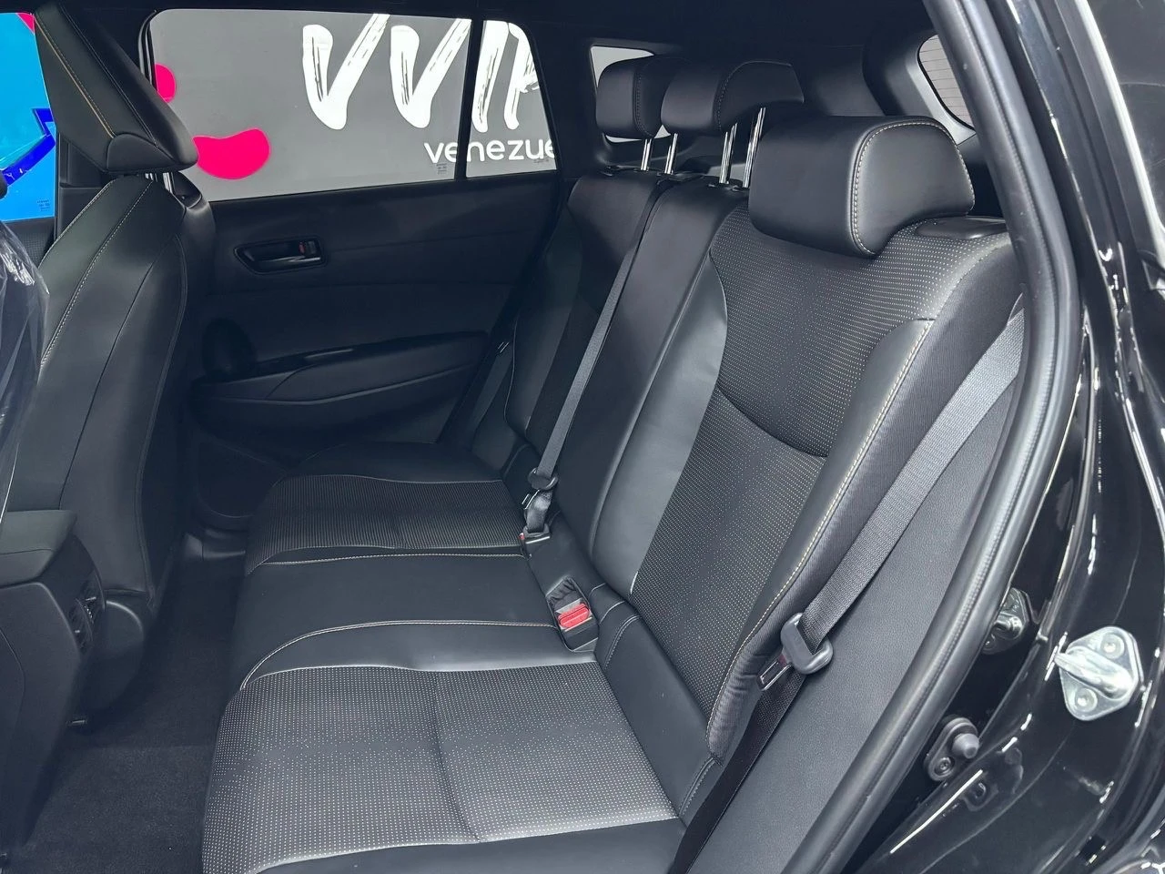 2026 Toyota Corolla Cross Luxury — photo 11