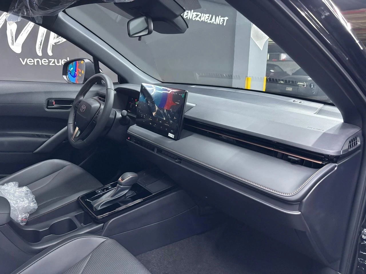 2026 Toyota Corolla Cross Luxury — photo 10