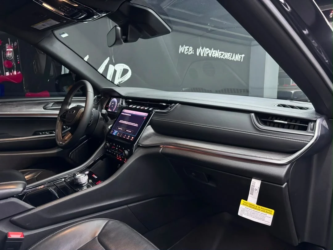 2023 Jeep Grand Cherokee Overland — photo 9