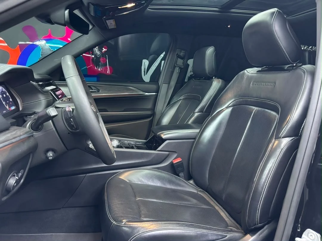 2023 Jeep Grand Cherokee Overland — photo 10