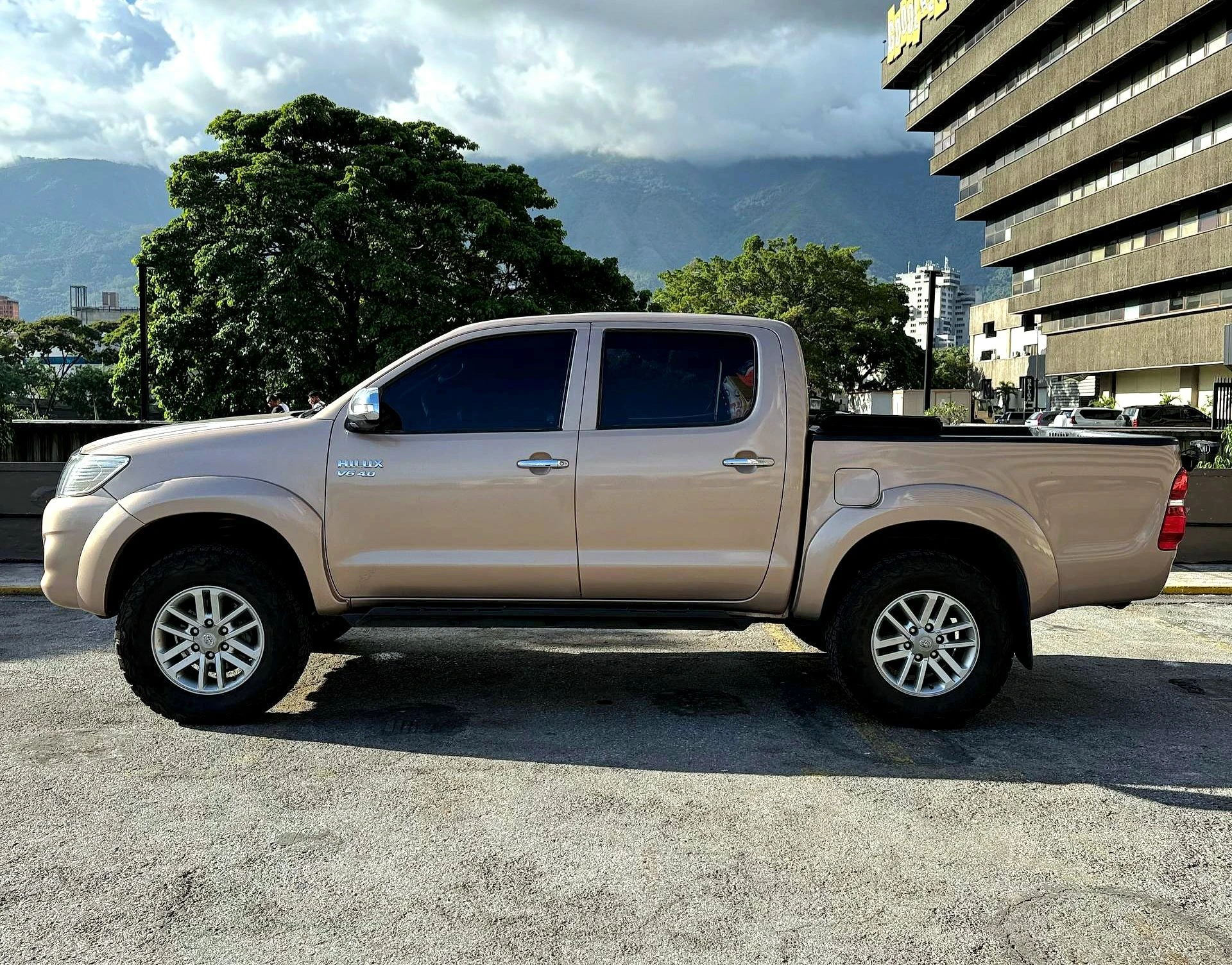 2013 Toyota Hilux 4.0 — photo 9