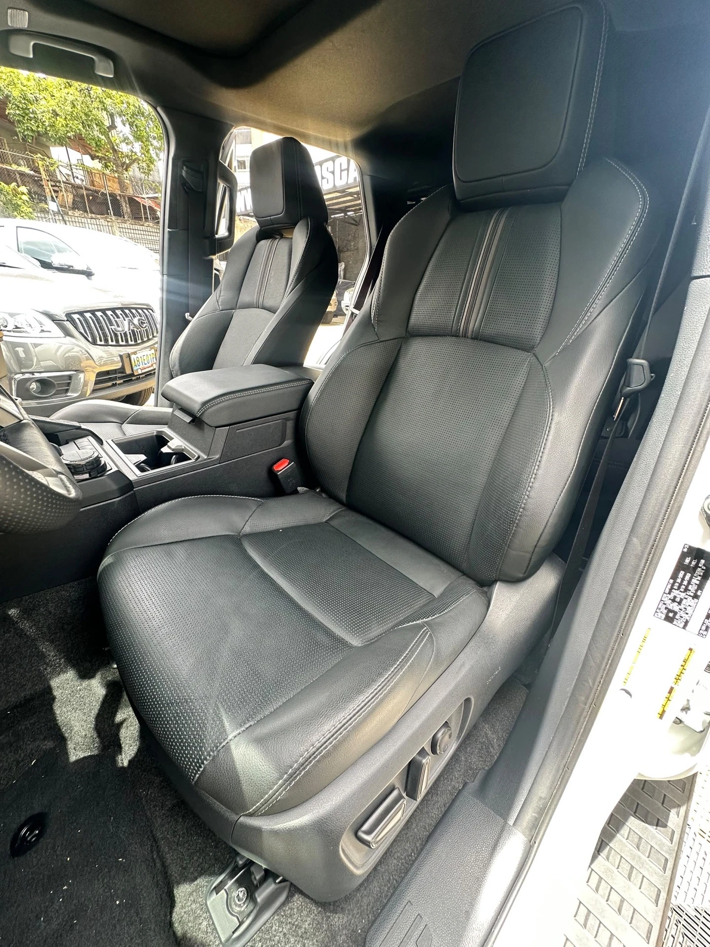 2025 Toyota 4Runner LIMITED — photo 3