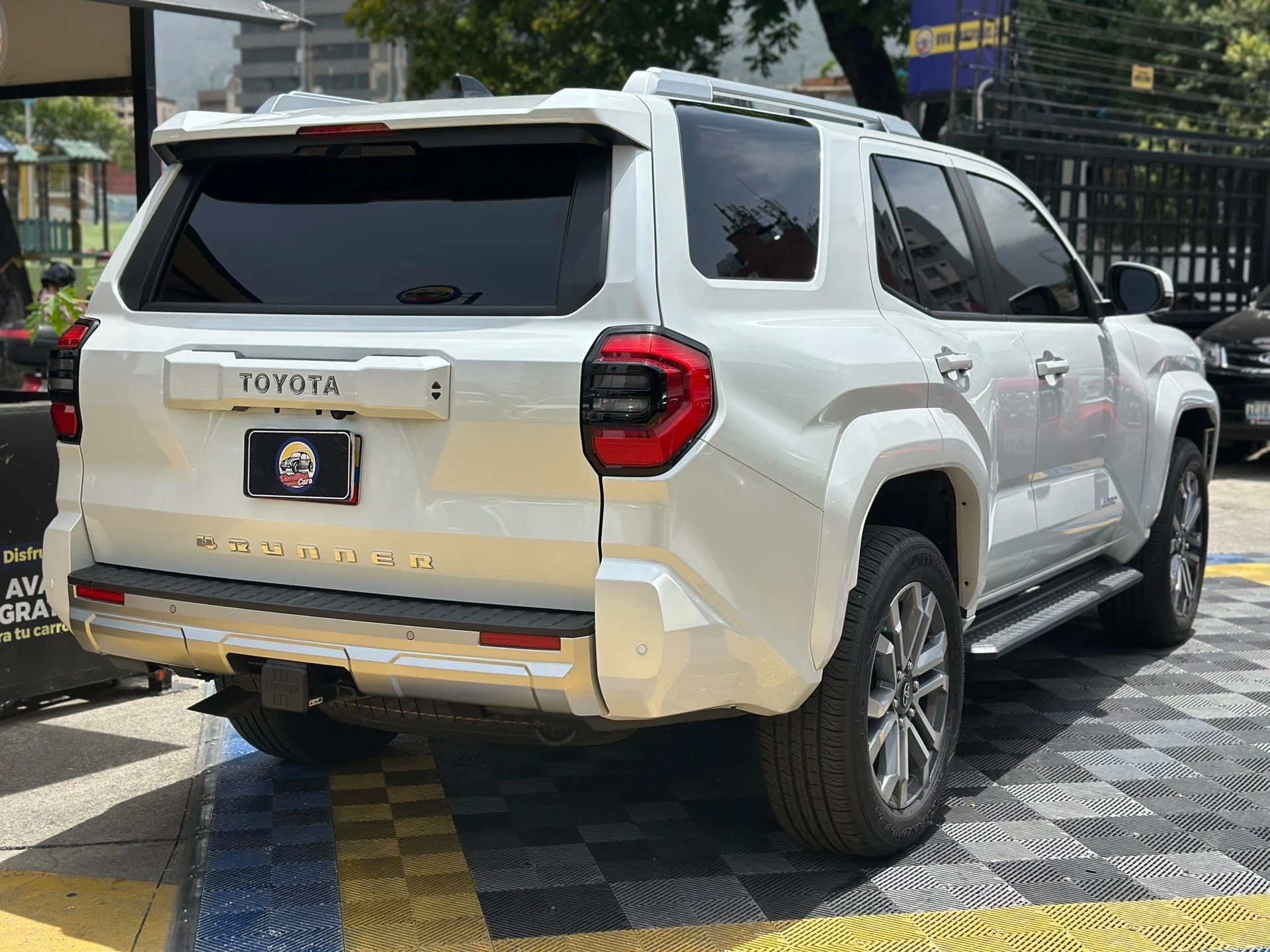 2025 Toyota 4Runner LIMITED — photo 7