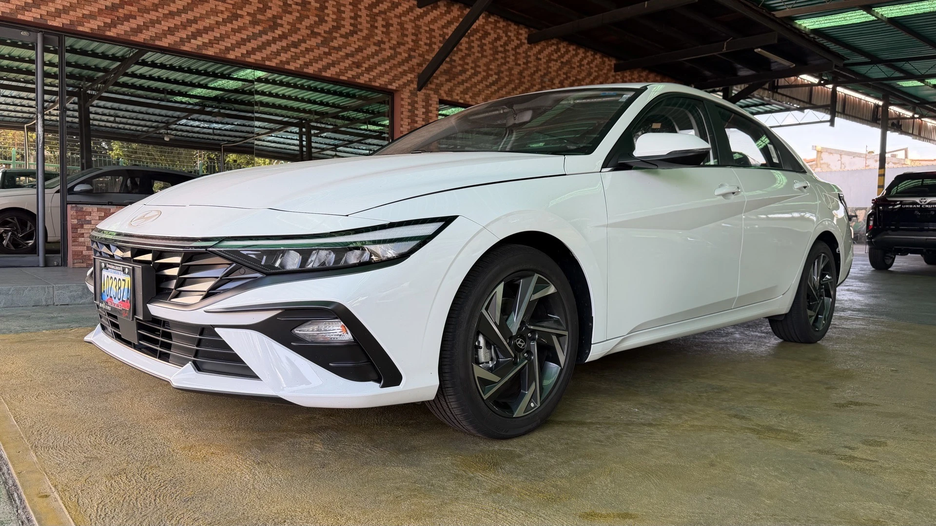 2025 Hyundai Elantra — photo 2