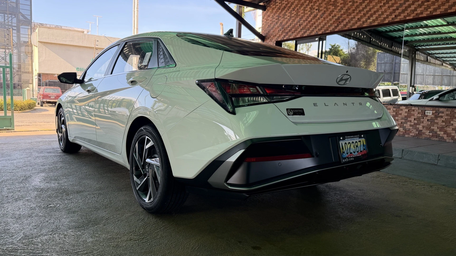 2025 Hyundai Elantra — photo 3