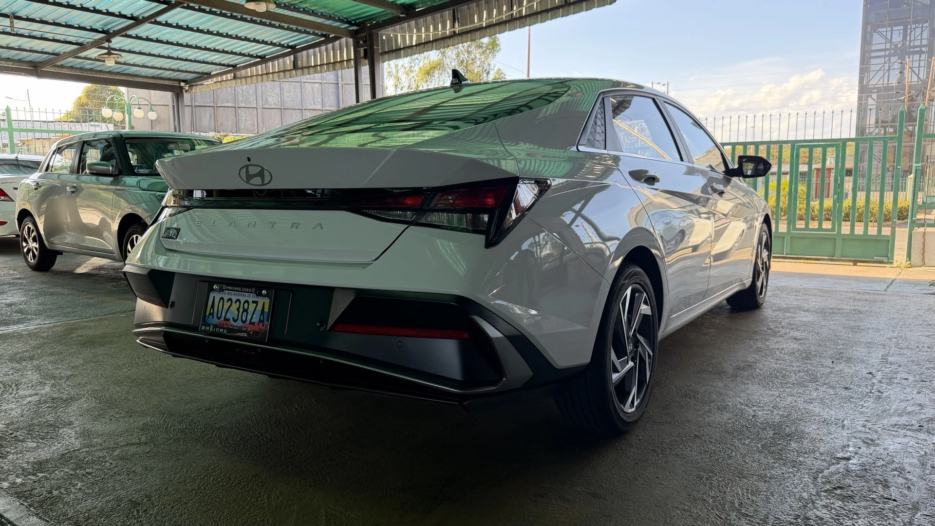 2025 Hyundai Elantra — photo 5