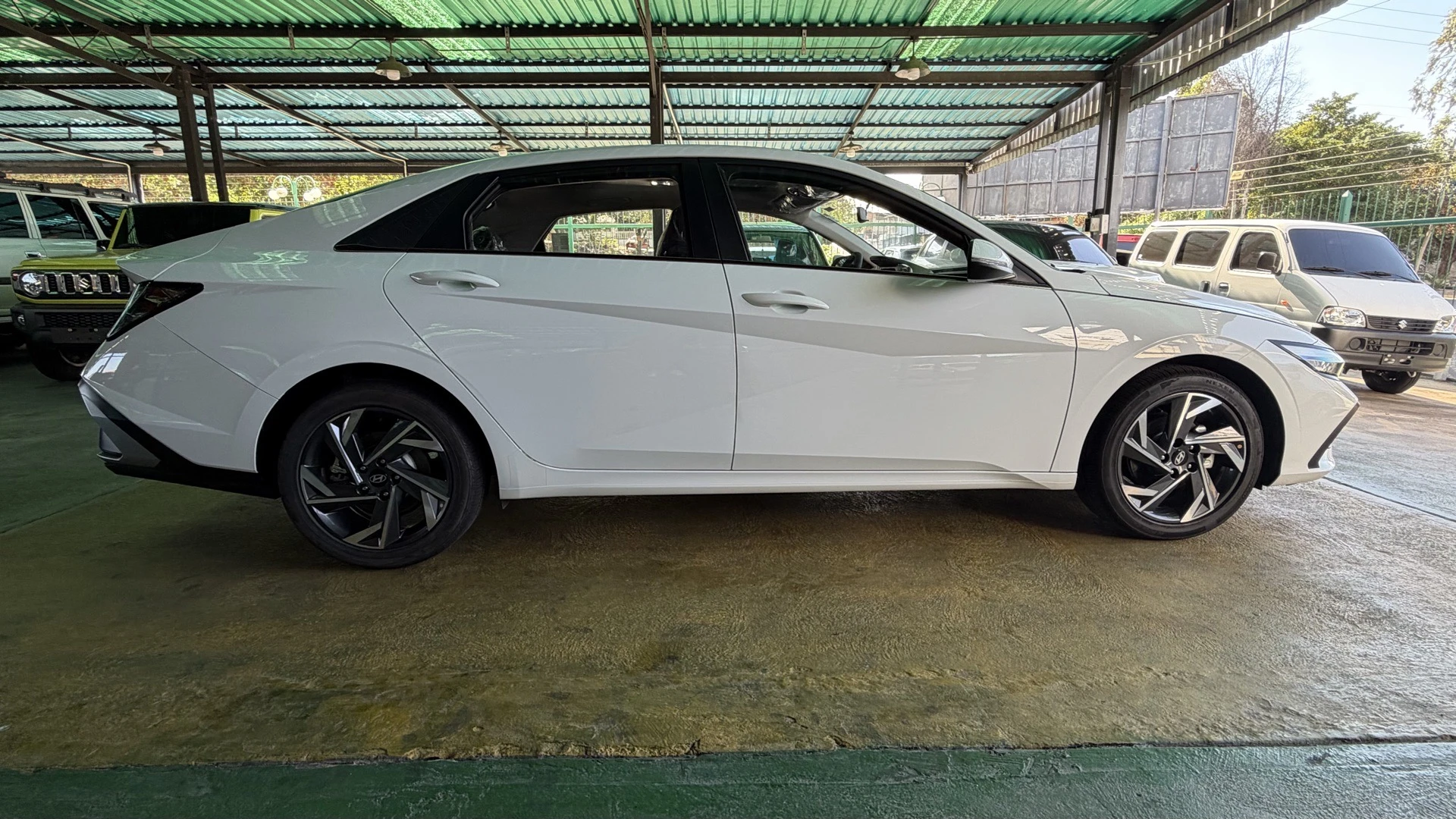 2025 Hyundai Elantra — photo 6