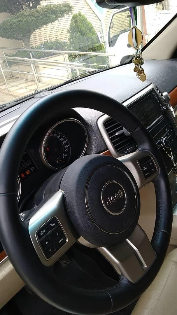 2013 Jeep Grand Cherokee — photo 4