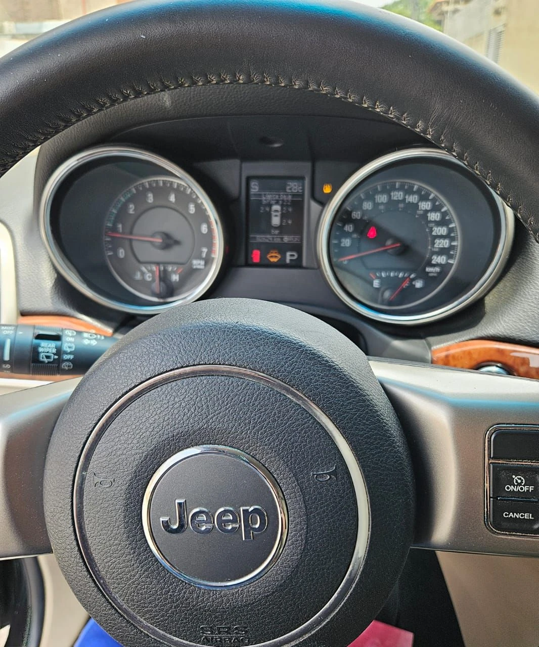 2013 Jeep Grand Cherokee — photo 2