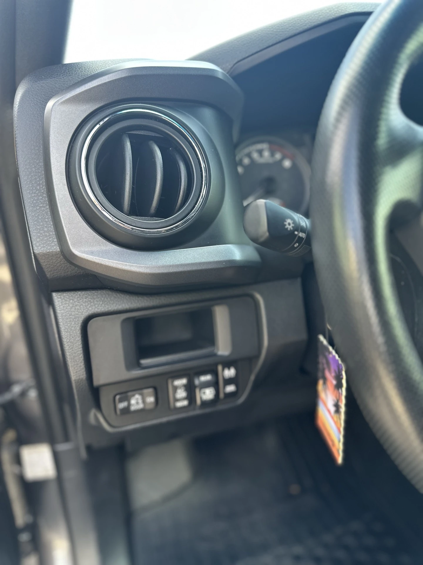 2017 Toyota Tacoma TRD SPORT 4X4 — photo 9