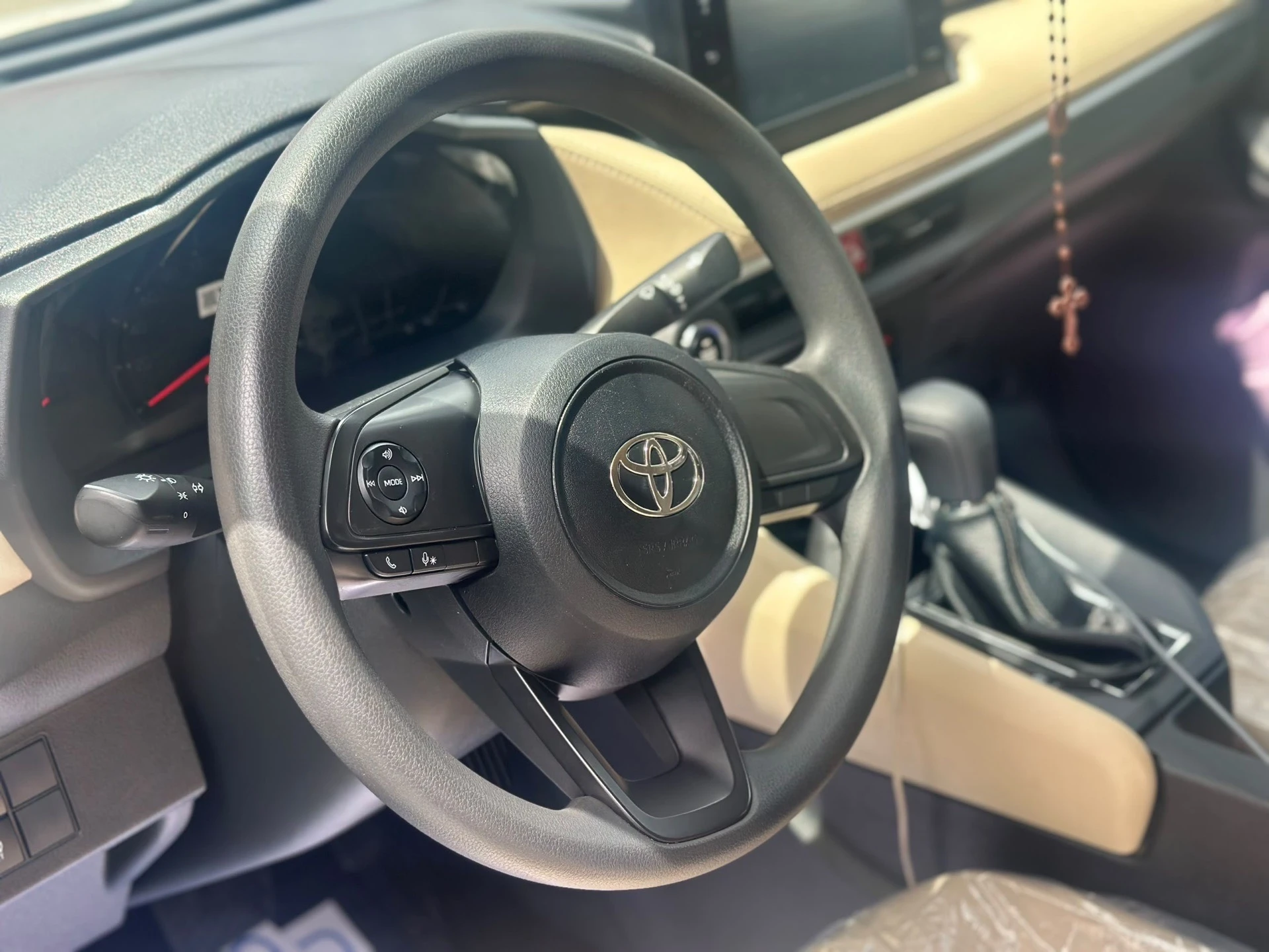 2023 Toyota Yaris Sedán DUBAI — photo 6