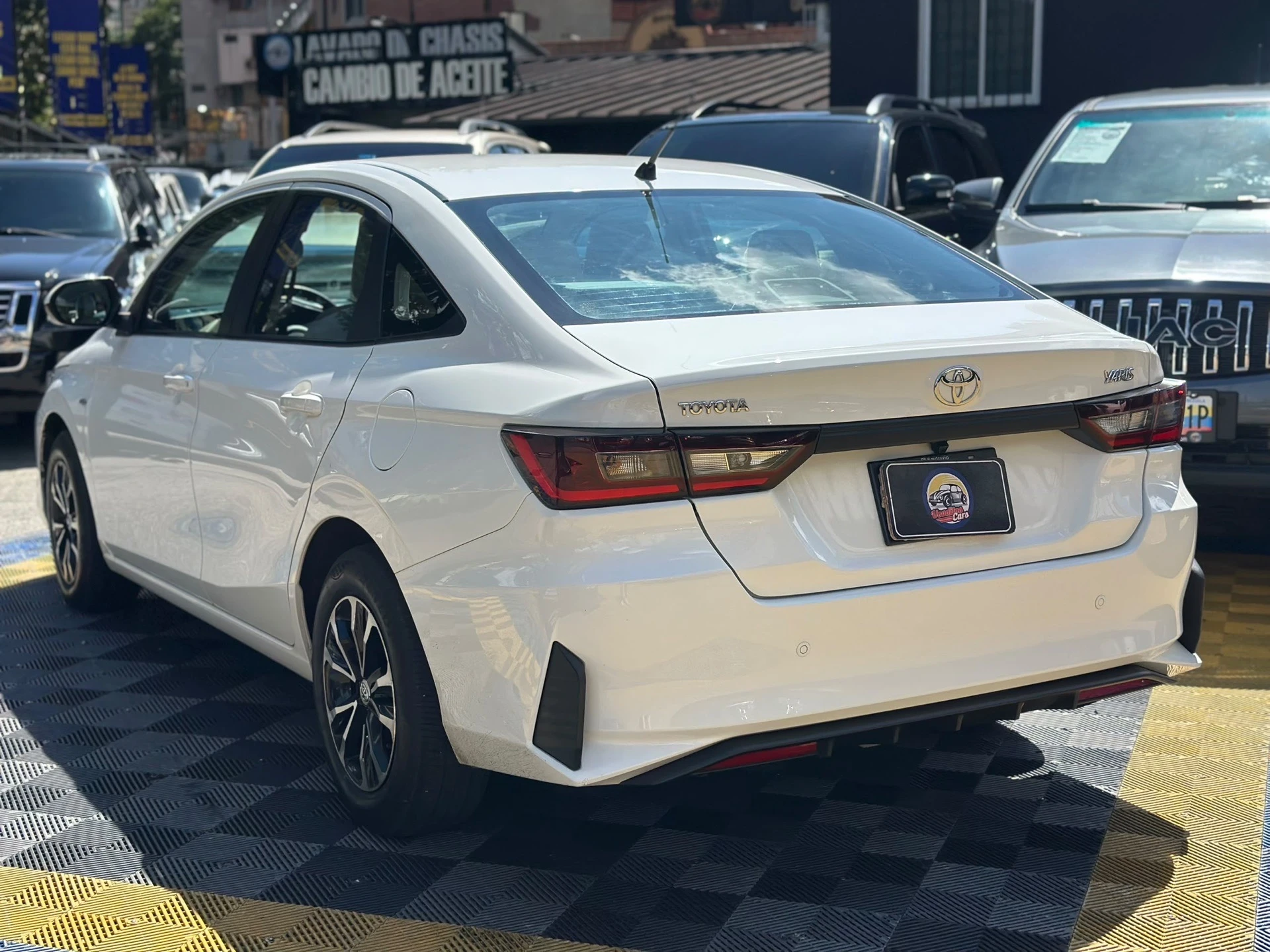 2023 Toyota Yaris Sedán DUBAI — photo 7