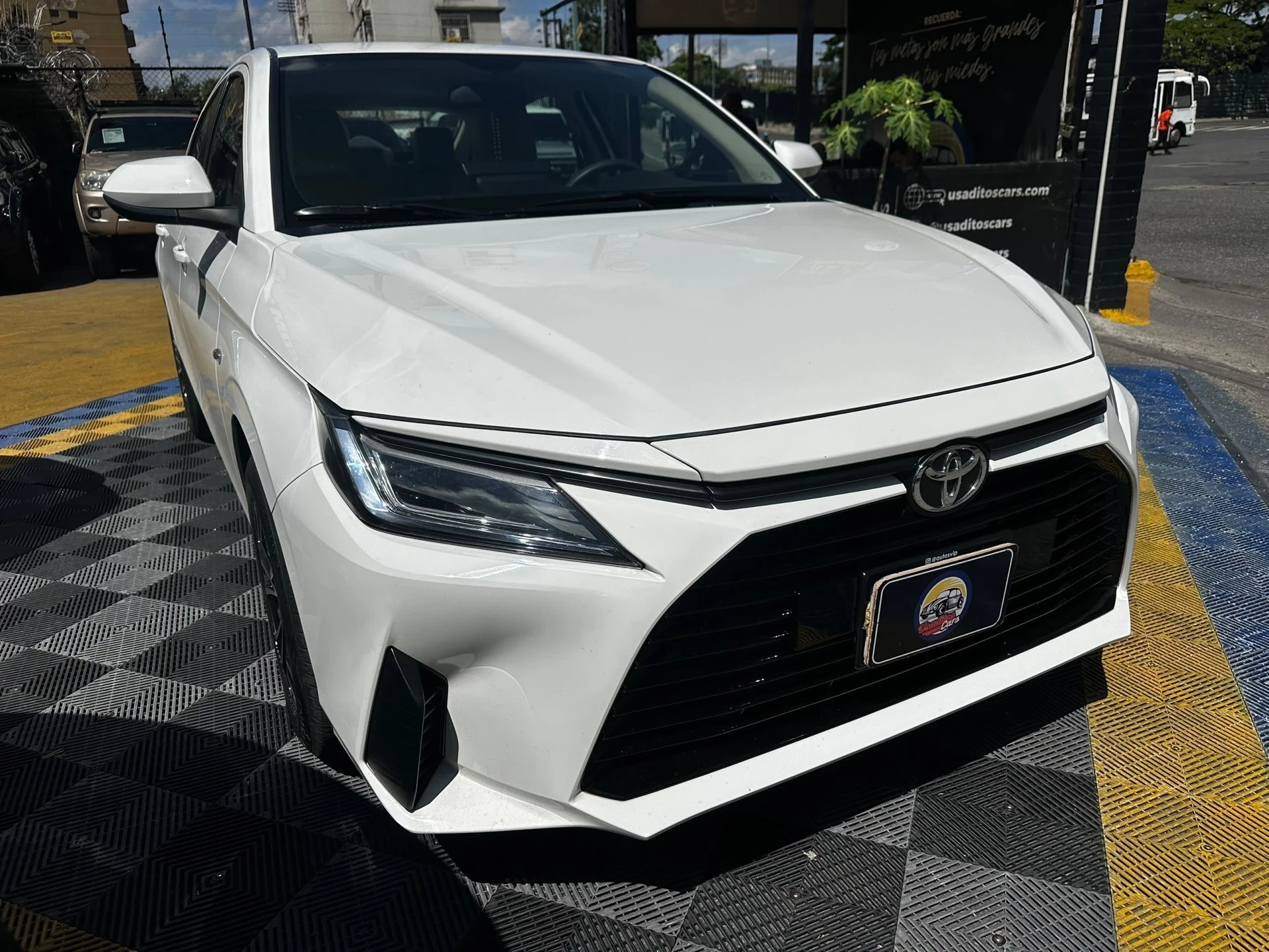 2023 Toyota Yaris Sedán DUBAI — photo 9