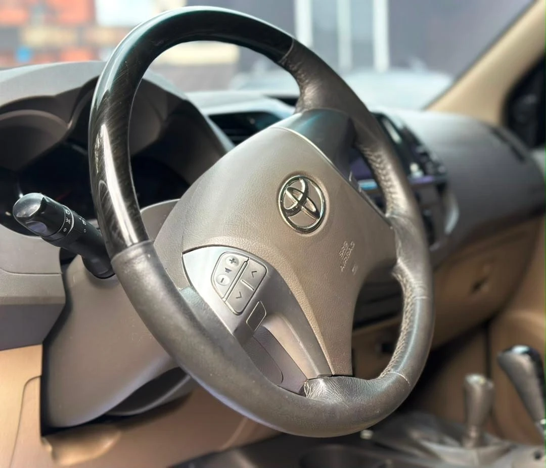 2012 Toyota Fortuner Sr — photo 9