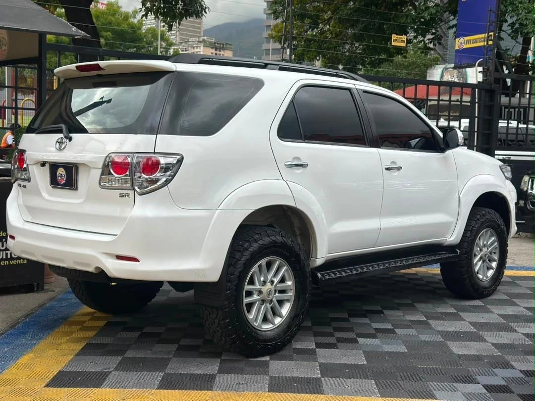 2012 Toyota Fortuner Sr — photo 7