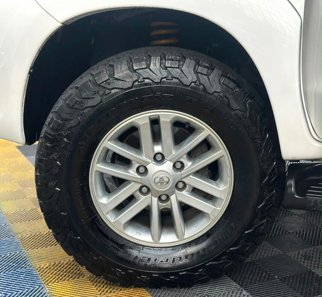 2012 Toyota Fortuner Sr — photo 8