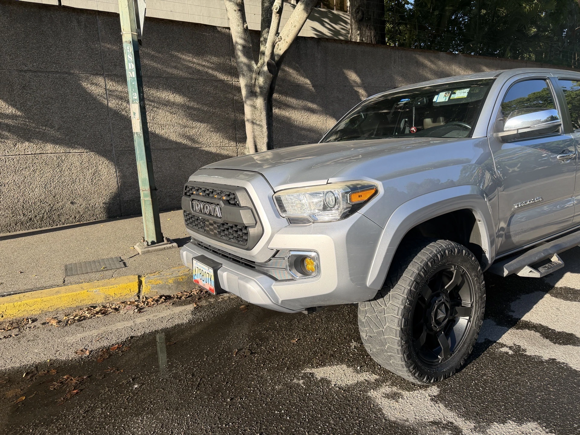 2016 Toyota Tacoma Limited — photo 3