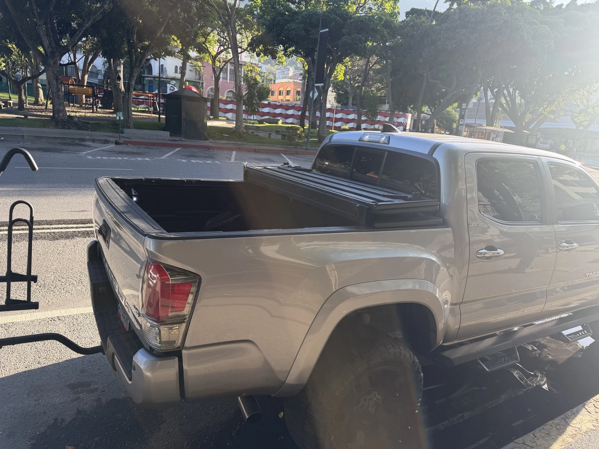 2016 Toyota Tacoma Limited — photo 6