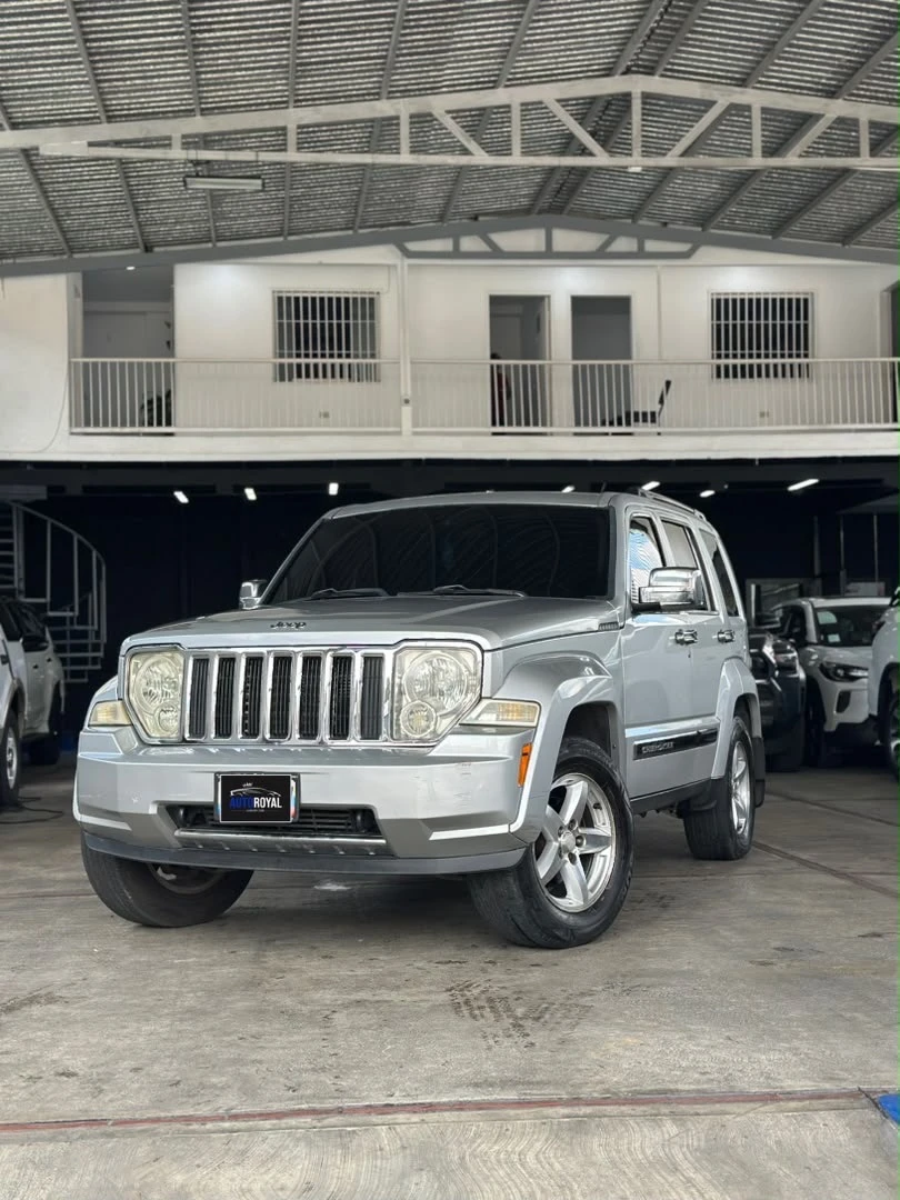 2011 Jeep Cherokee Sport — photo 7