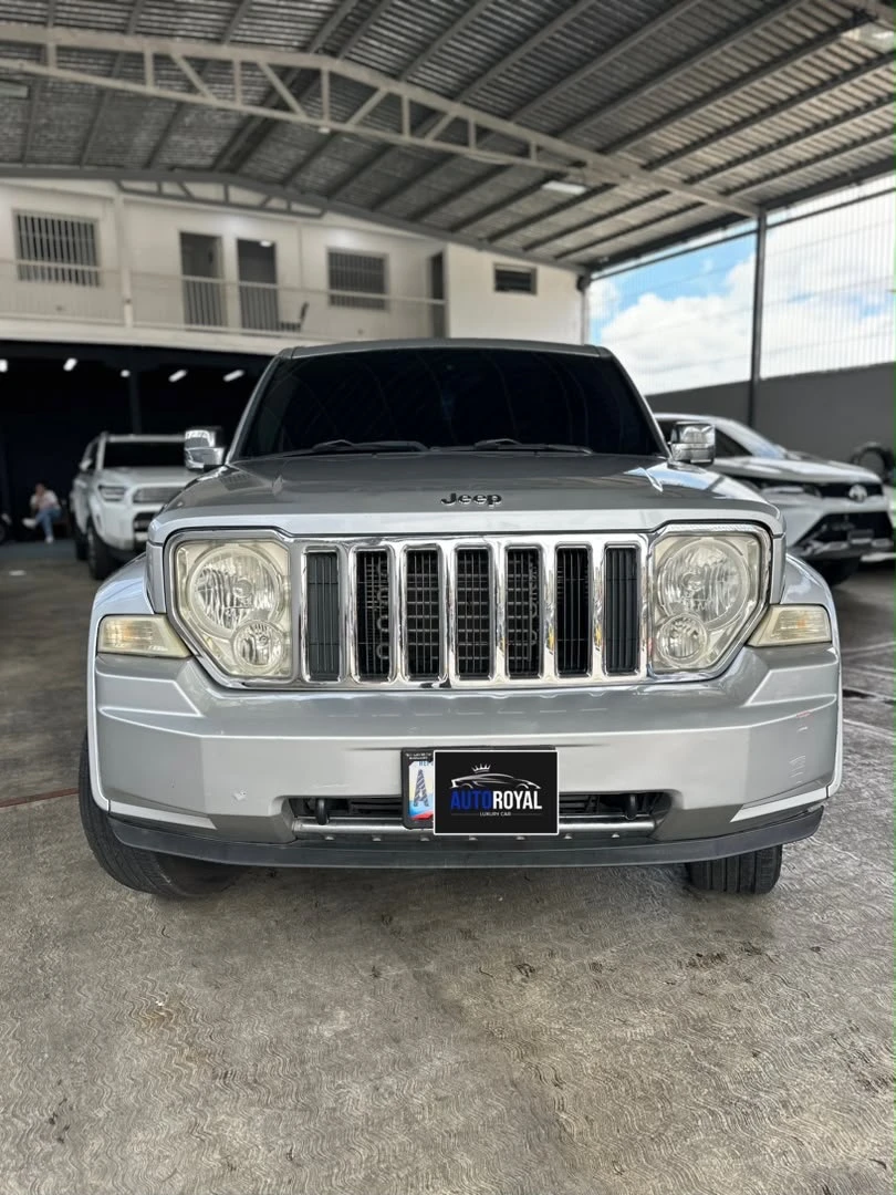 2011 Jeep Cherokee Sport — photo 11