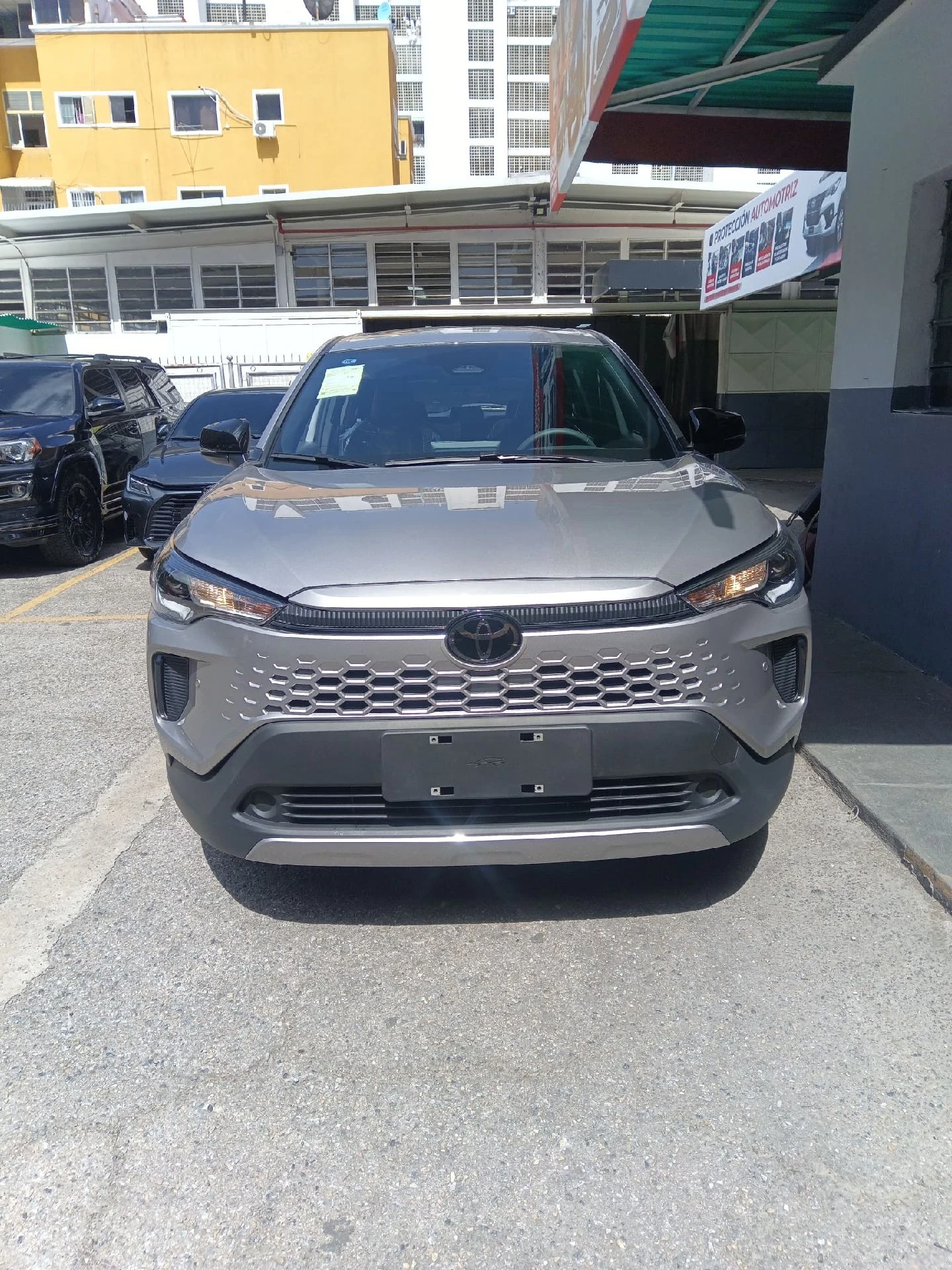 2026 Toyota Corolla CROSS HYBRID — photo 2