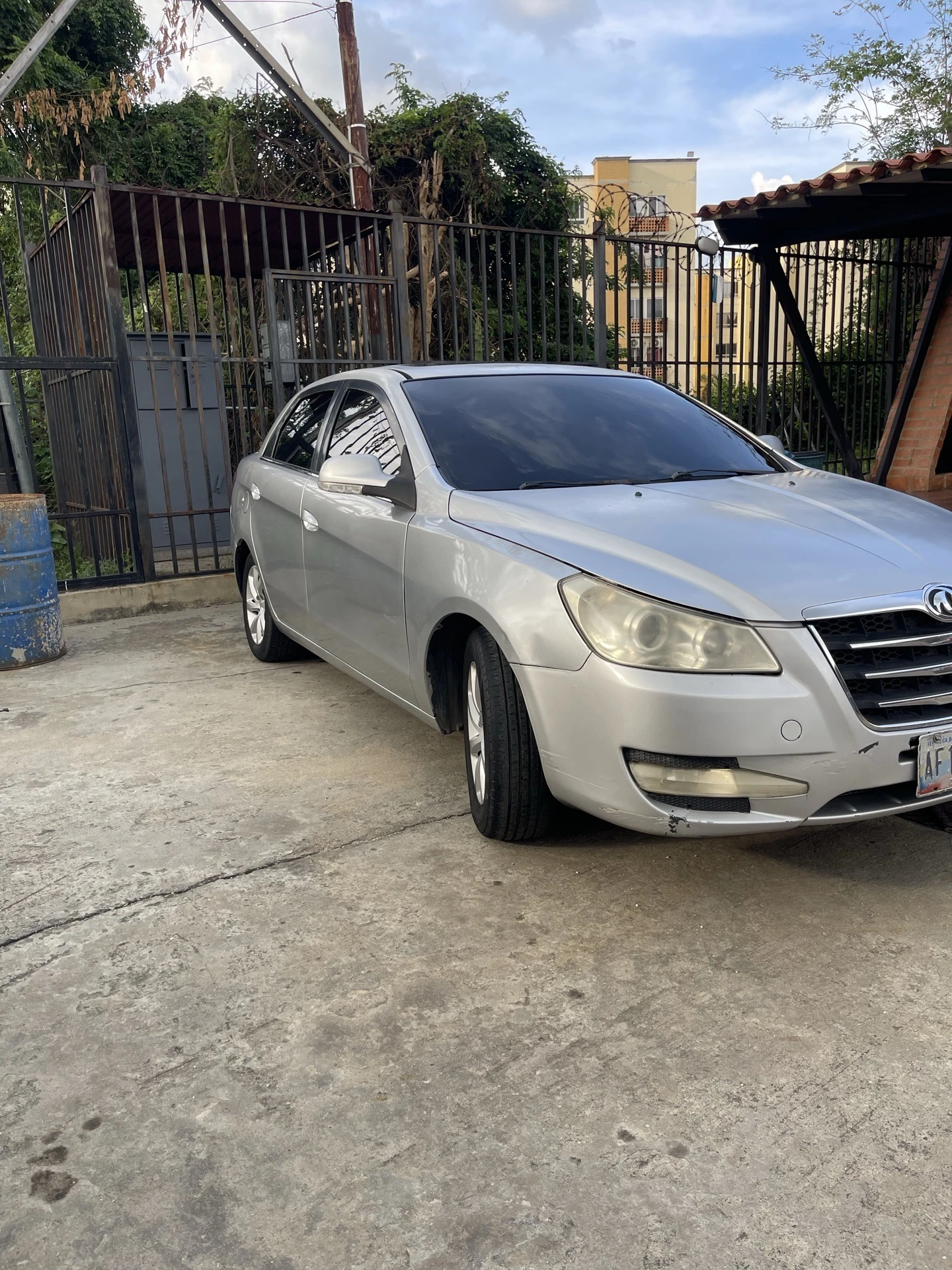 2013 Dongfeng S30 — photo 3
